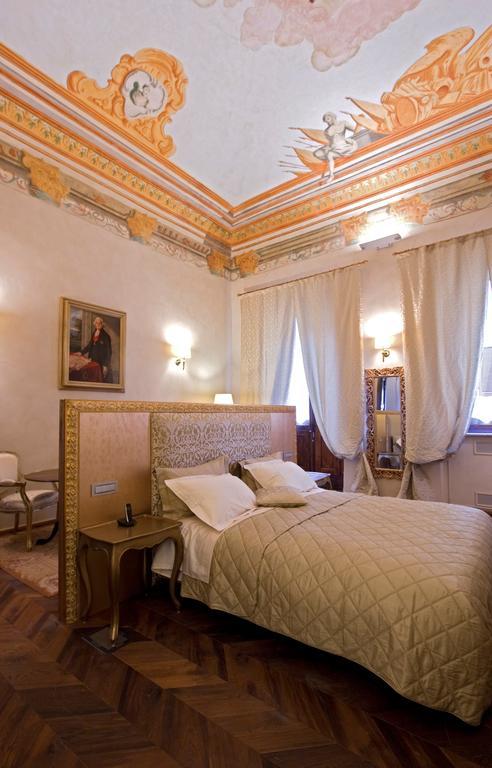 Palazzo Carletti Bed & Breakfast Montepulciano Stazione Стая снимка
